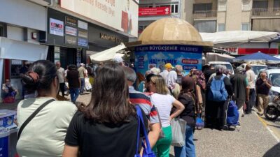 Kurban Bayramı arife gününde Aydın’da çarşı ve pazarlarda yoğunluk yaşanırken,