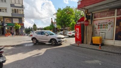 Aydın’ın Efeler ilçesinde bir sürücünün aracını yol ortasında çapraz şekilde