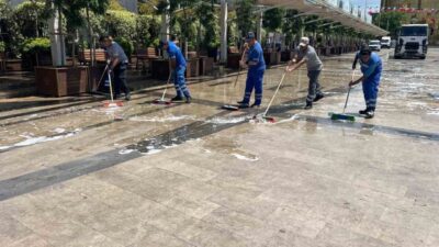 Aydın’da Kurban Bayramı öncesi kent genelinde temizlik çalışmalarını hızlandıran Aydın