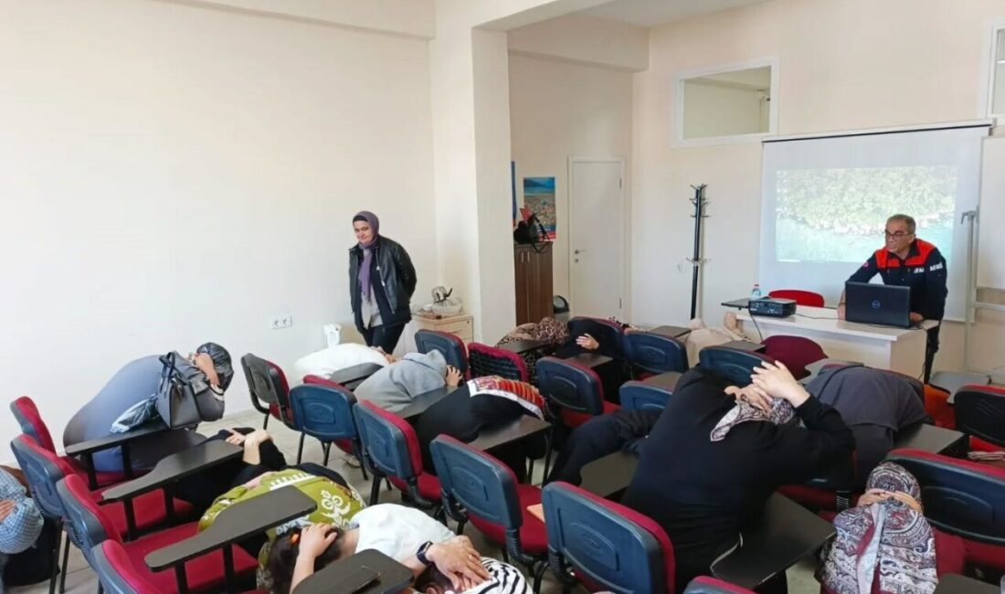 Aydın’da AFAD İl Müdürlüğü tarafından kursiyerler ile otel personeline yönelik