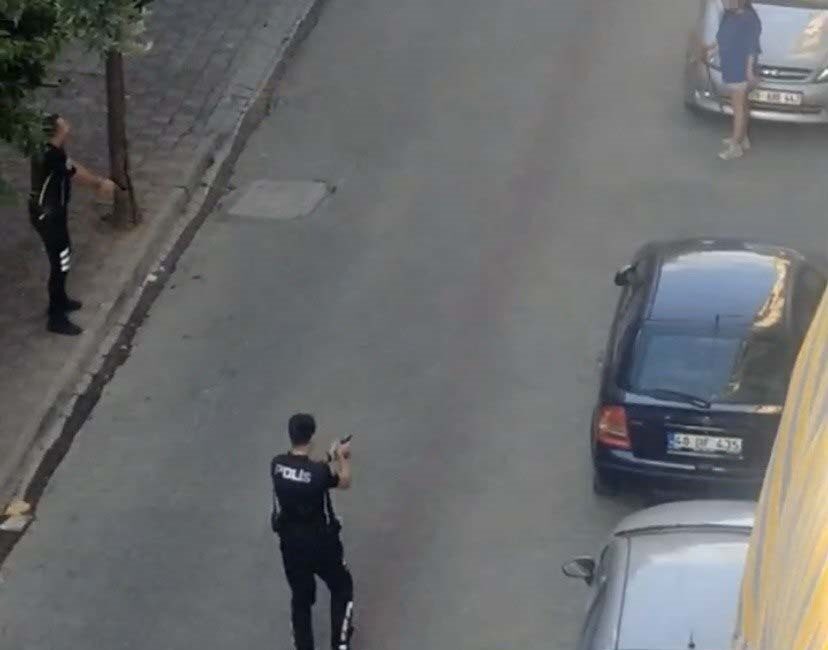 Aydın’ın Efeler ilçesinde elindeki samuray kılıcı ile sokak ortasında gezerek