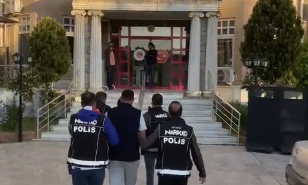 Aydın’ın Didim ilçesi açıklarında Sahil Güvenlik ekiplerince durdurulan bir teknede