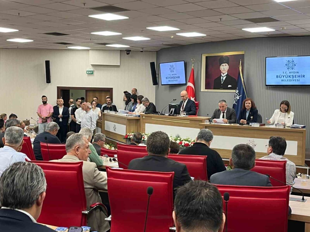 Aydın Büyükşehir Belediye meclisinde toplu taşımaya yüzde 30, taksi ücretlerine