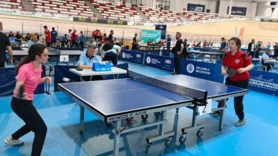 Konya’da düzenlenen özel sporcular masa tenisi müsabakalarında ter döken Aydınlı