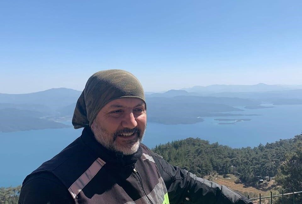 Afyonkarahisar’ın Dinar ilçesinde motosikletin tırın altına girmesi sonucu meydana gelen
