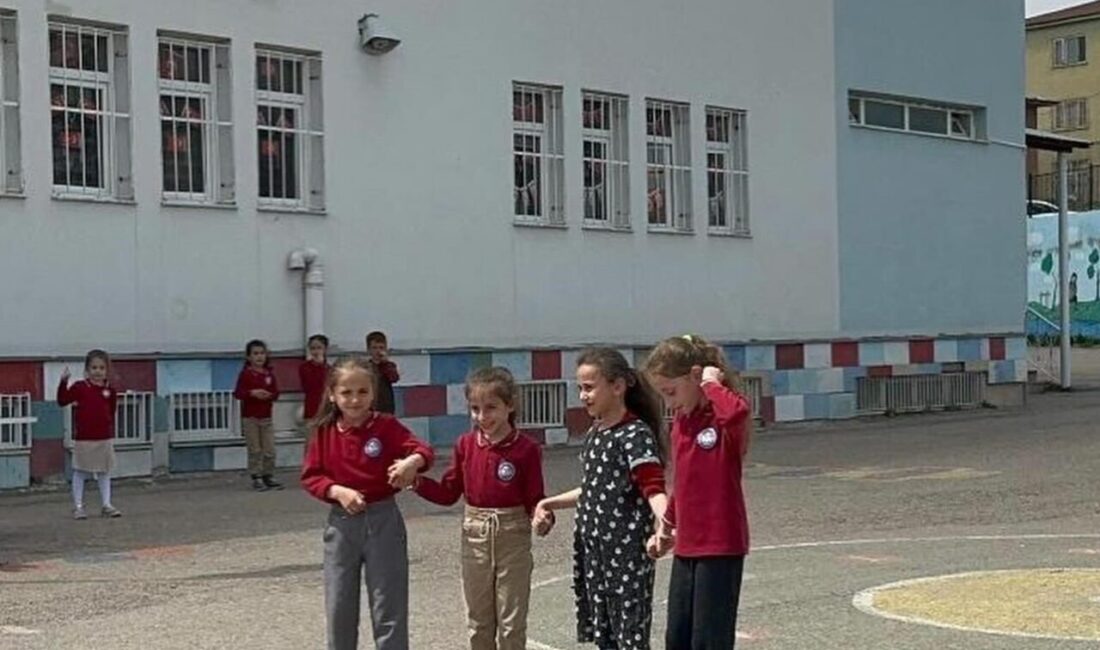 Aydıntepe Şehit Oktay Altuntaş İlkokulunda düzenlenen ’Yardımseverlik İstasyonları Koşu Oyunları’