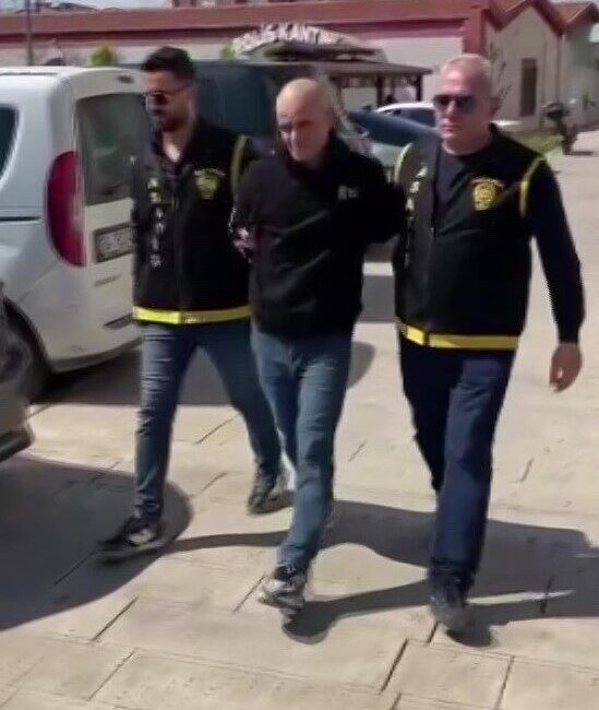 Adana’da gece saatlerinde apartman ve otoparkları hedef alan hırsızlık şüphelisi,