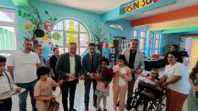 Mersin’de Mustafa Kemal İlkokulu özel eğitim öğrencileri ve öğretmenleri tarafından