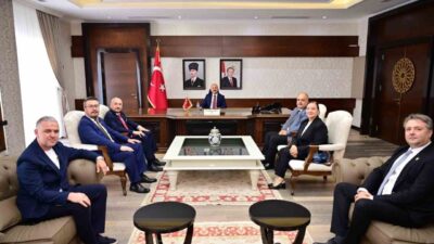 Aydın Ticaret Odası Başkanı Hakan Ülken ve yönetim kurulu üyeleri,