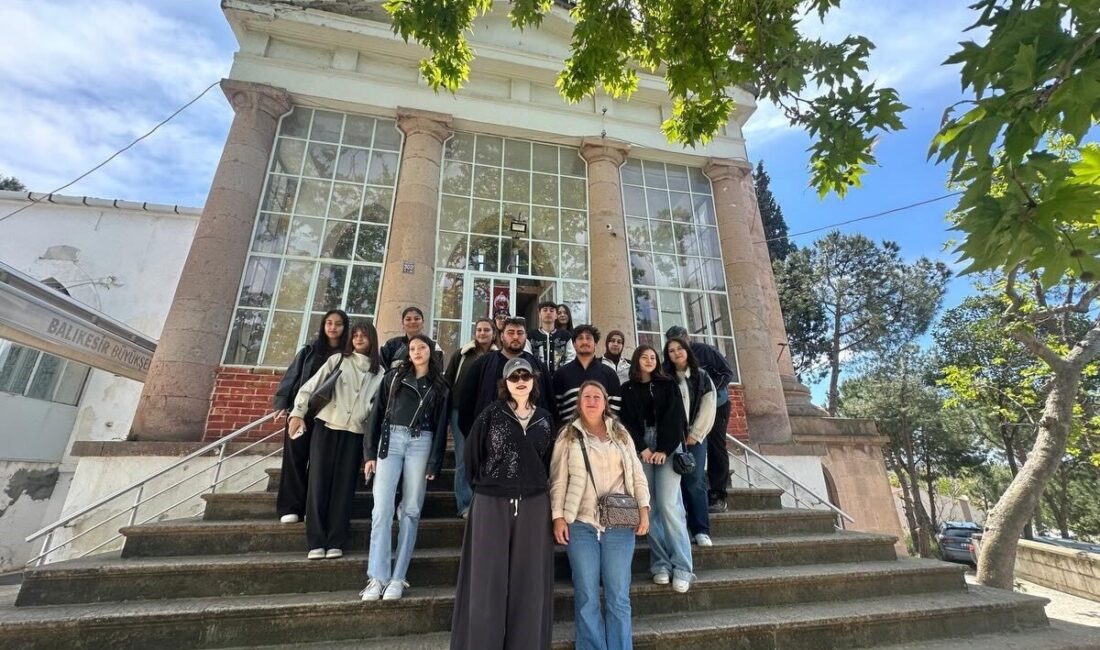 Balıkesir Üniversitesi Ayvalık Meslek Yüksekokulu Mimari Restorasyon Programı öğrencileri, teorik