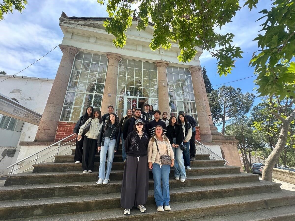 Balıkesir Üniversitesi Ayvalık Meslek Yüksekokulu Mimari Restorasyon Programı öğrencileri, teorik