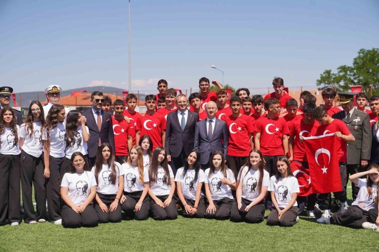 Balıkesir’in Ayvalık ilçesinde; Gazi Mustafa Kemal Atatürk’ün Samsun’a çıkarak Milli