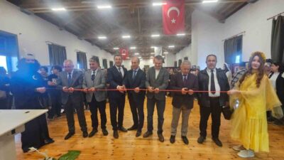 Balıkesir’in Ayvalık ilçesinde bulunan Ayvalık Anadolu Lisesi’nde, Görsel Sanatlar Öğretmeni