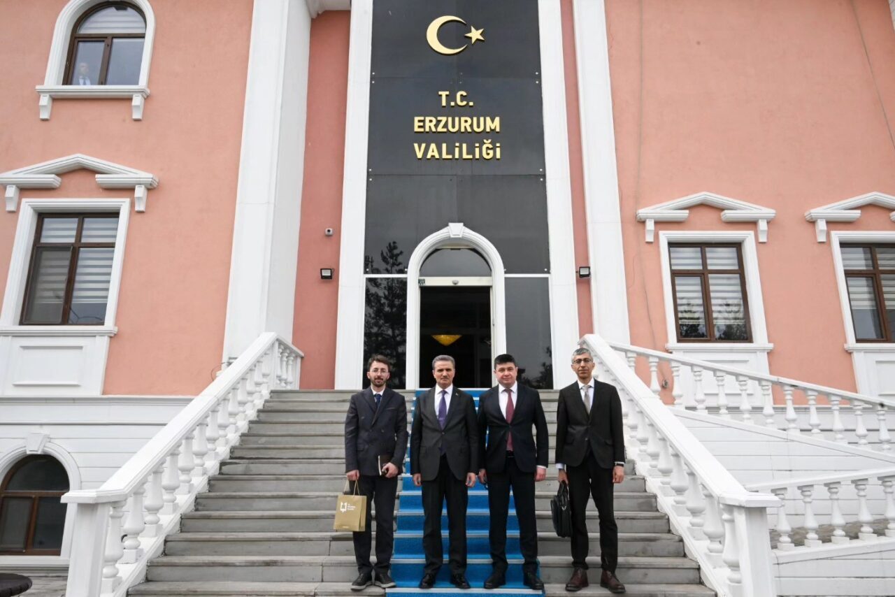 Azerbaycan Kars Başkonsolosu Zamin Aliyev, Vali Aydın Baruş’u makamında ziyaret