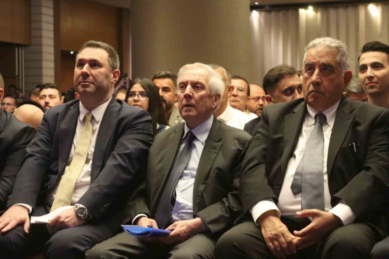 Fenerbahçe Başkan Adayı Aziz Yıldırım, olağanüstü seçimli genel kurul toplantısı