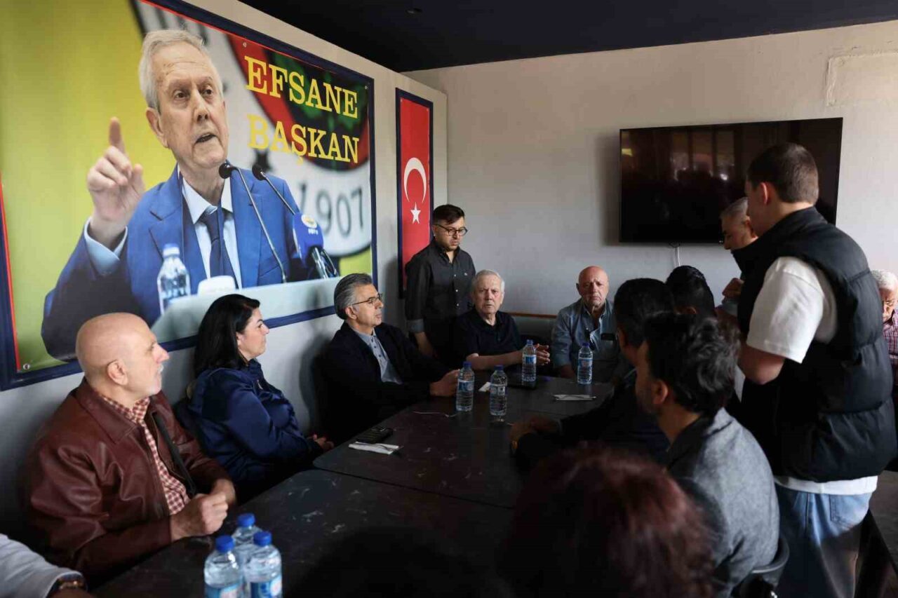 Fenerbahçe Başkan Adayı Aziz Yıldırım, şampiyon boksörlerle bir araya gelerek