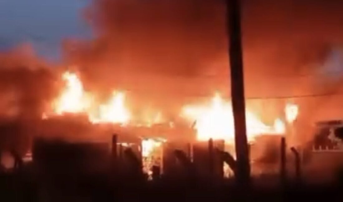 Kırklareli’nin Babaeski ilçesinde gece saatlerinde çıkan ev yangını mahalleliyi korkuttu.
