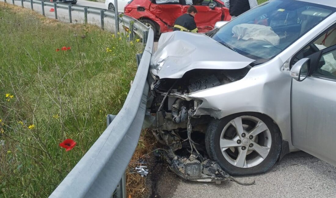Kırklareli’nin Babaeski ilçesinde iki otomobilin çarpışması sonucu meydana gelen trafik