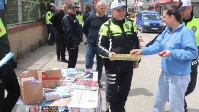 Samsun’un Bafra ilçesinde Karayolları Trafik Haftası kapsamında düzenlenen etkinliklerde vatandaşlara