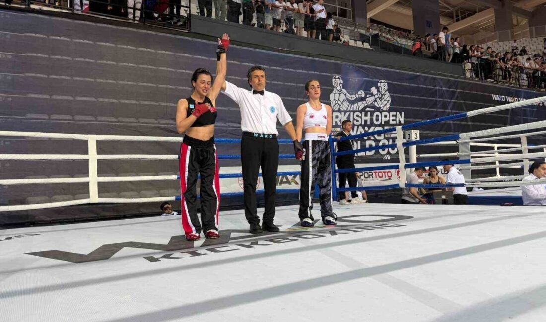 Antalya’da düzenlenen Uluslararası Kick Boks Turnuvasında ringe çıkan Bağcılar Belediyesi