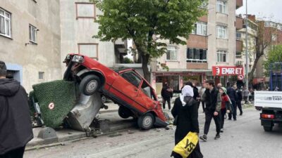 İstanbul Bağcılar’da freni boşalan park halindeki kamyon, park halindeki 6