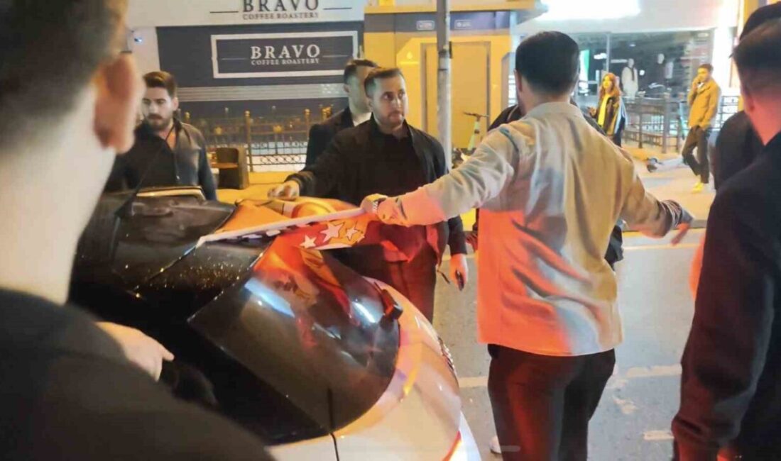 Bağdat Caddesi’nde şampiyonluk kutlaması için bayrak açan Galatasaraylı taraftarlar ile