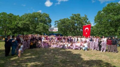 Kırklareli’nde düzenlenen şenliklerde vatandaşlar müzik eşliğinde eğlenip halay çekti. Yüzlerce