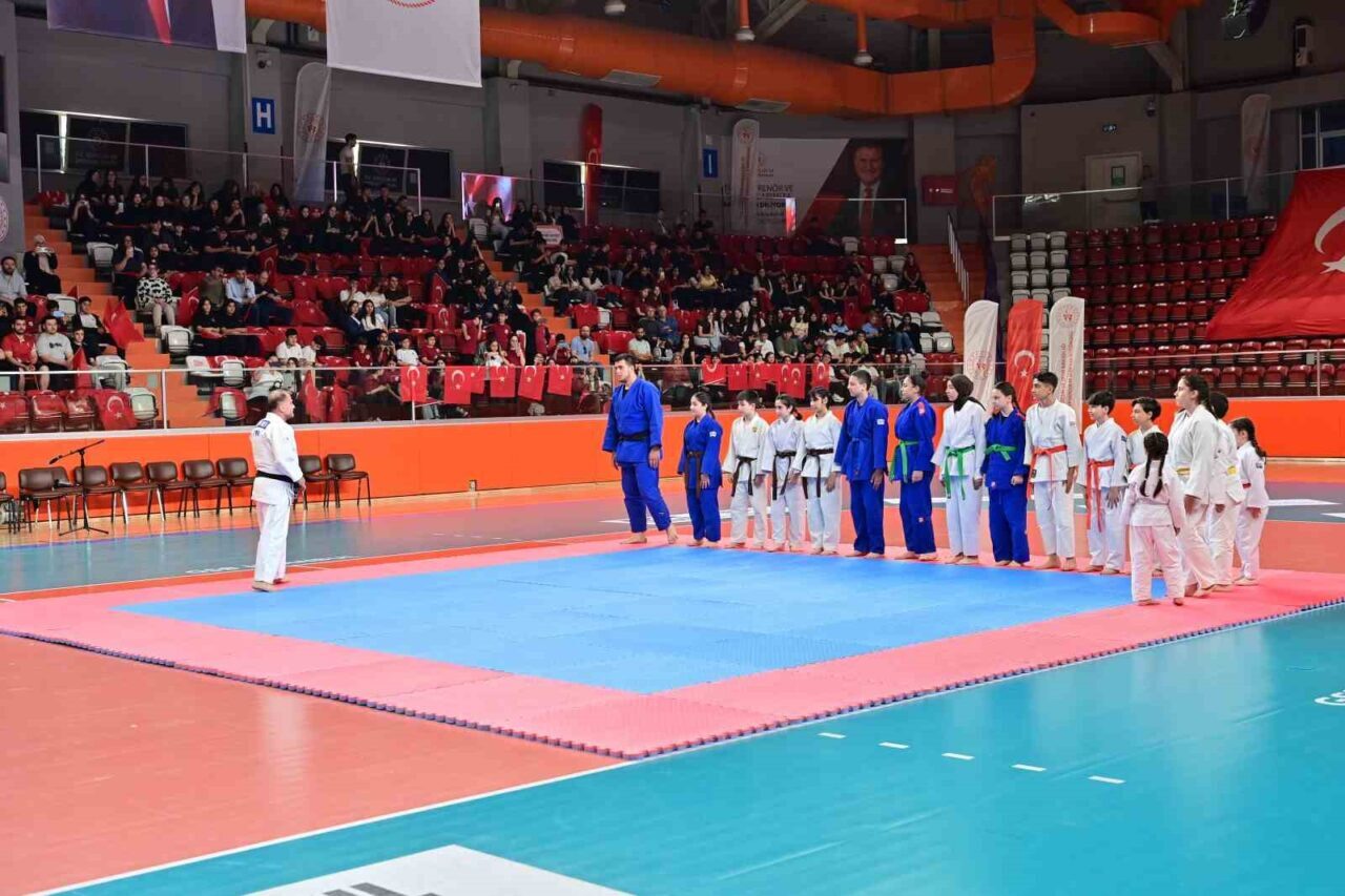 Bahçelievler Belediyesi tarafından 19 Mayıs Atatürk’ü Anma, Gençlik ve Spor