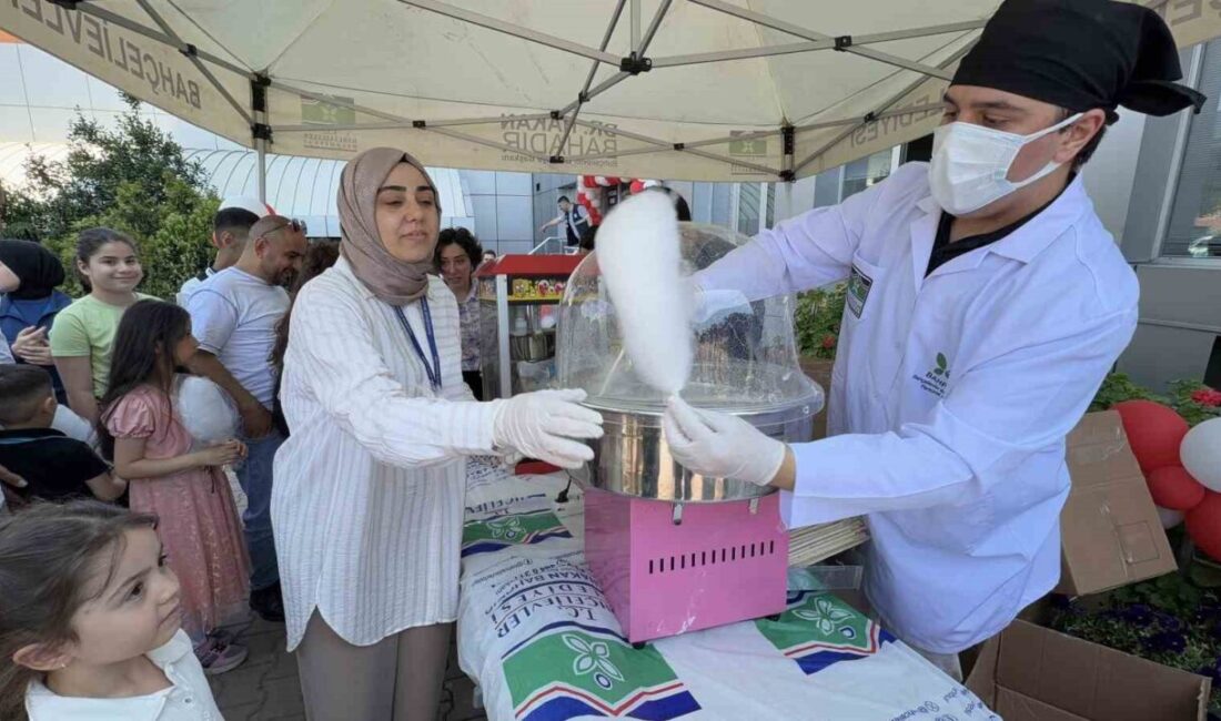 Bahçelievler Belediyesi’nce geleneksel olarak düzenlenen bayramlaşma programı bu yıl da