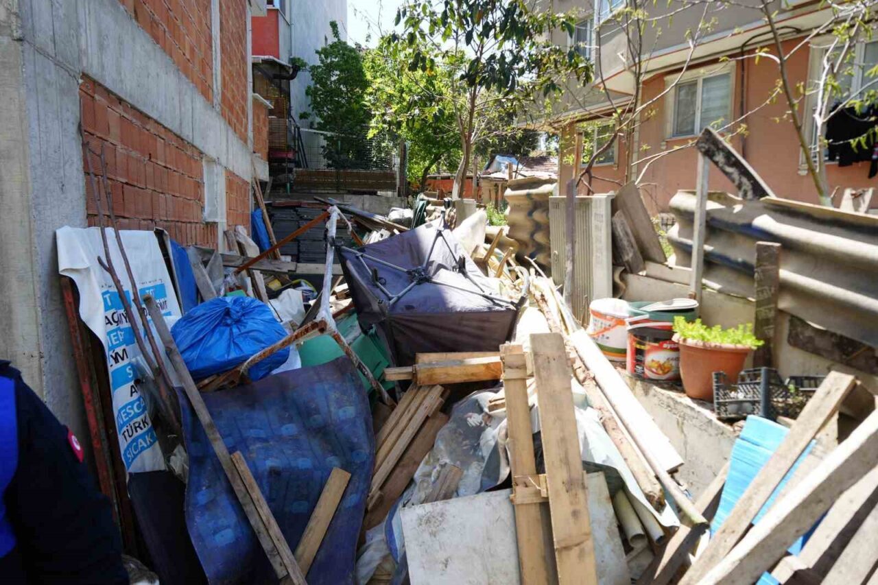 Kocaeli’de emekli vatandaşın yeni yaptırdığı evinin bahçesinde satmak için biriktirdiği