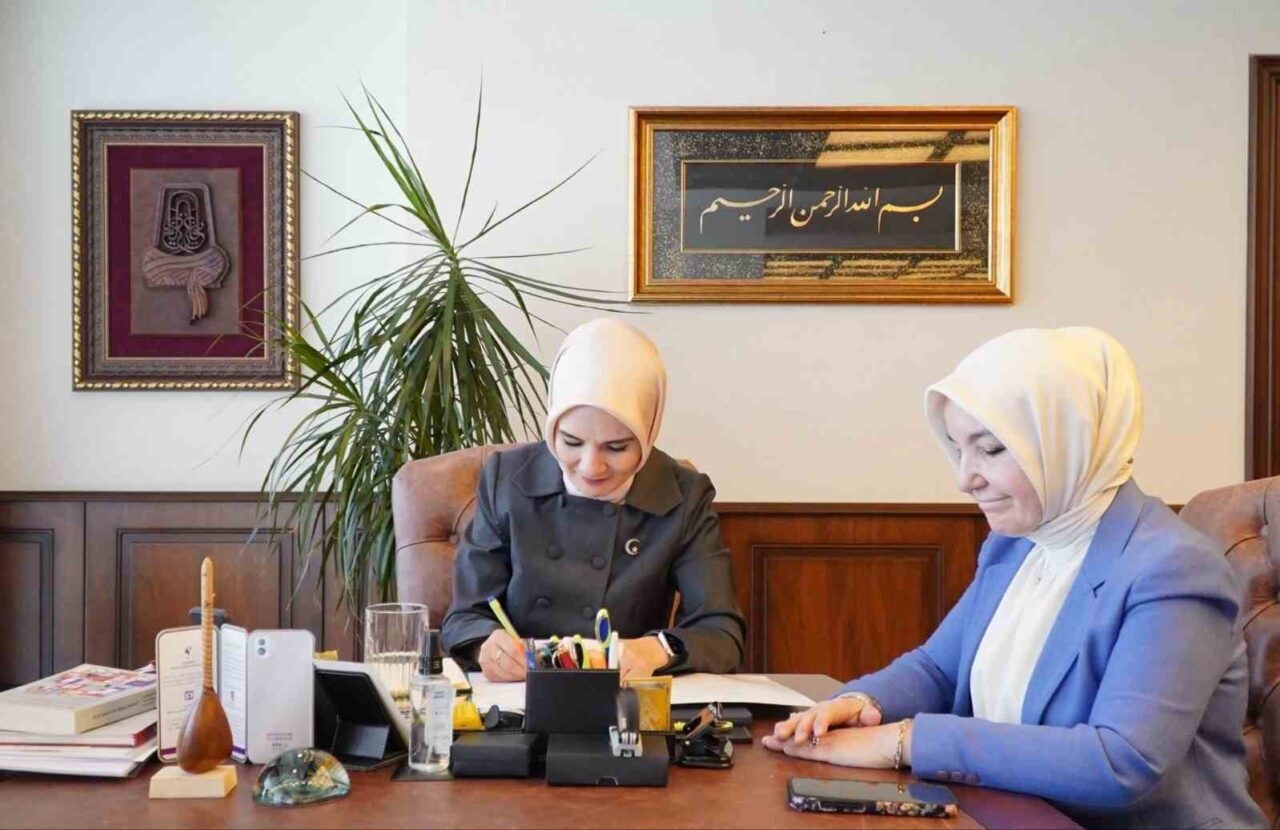 Aile ve Sosyal Hizmetler Bakanı Mahinur Özdemir Göktaş, Darülaceze Başkanı