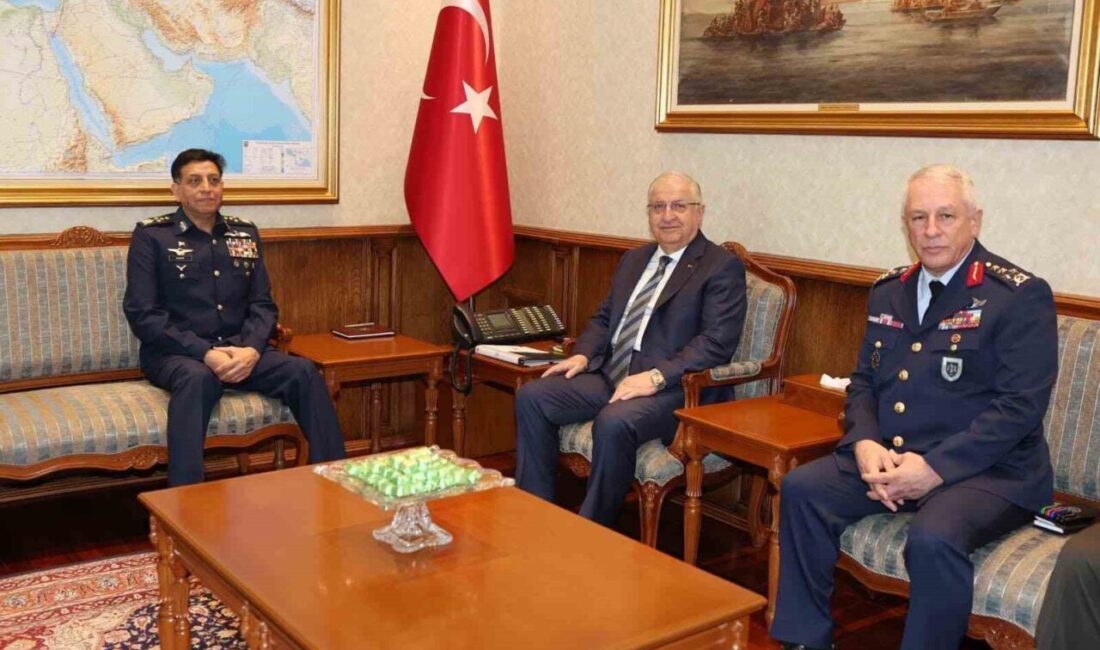 Millî Savunma Bakanı Yaşar Güler, Pakistan Hava Kuvvetleri Komutanı Orgeneral