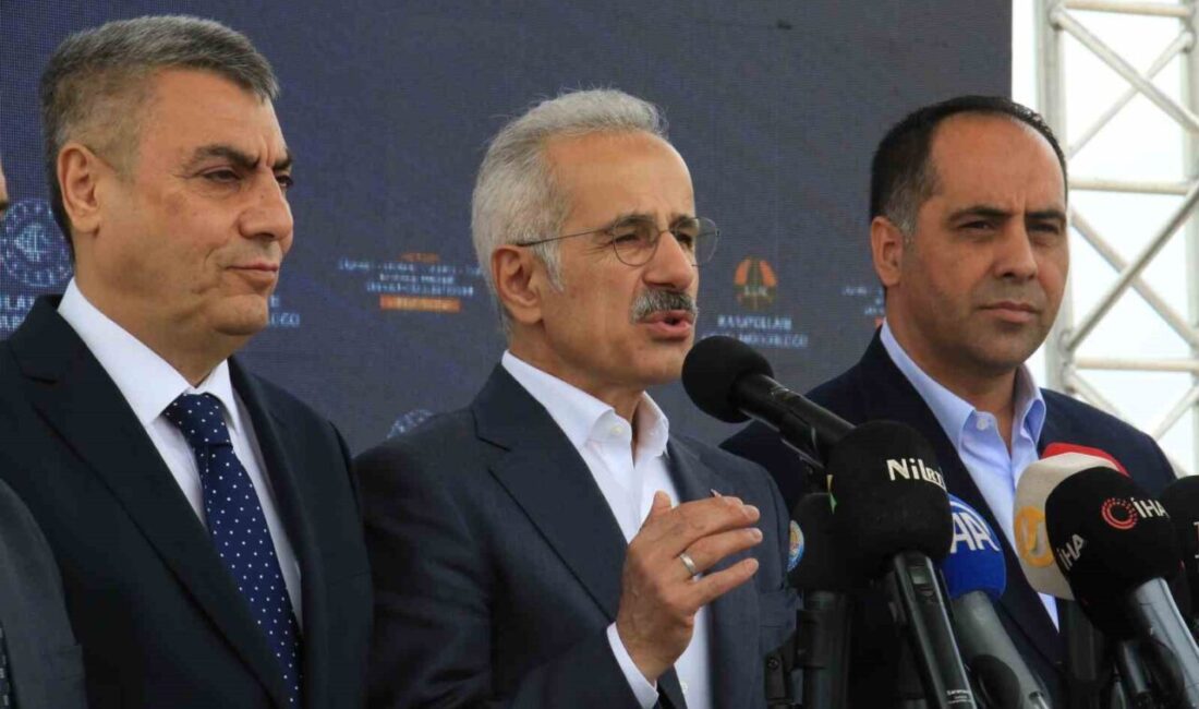 Ulaştırma ve Altyapı Bakanı Abdulkadir Uraloğlu, Mersin’de yapımı devam eden