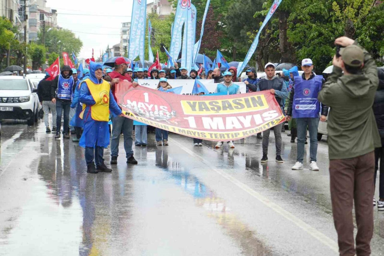Balıkesir’de 1 Mayıs Emek ve Dayanışma Günü sendika, siyasi parti