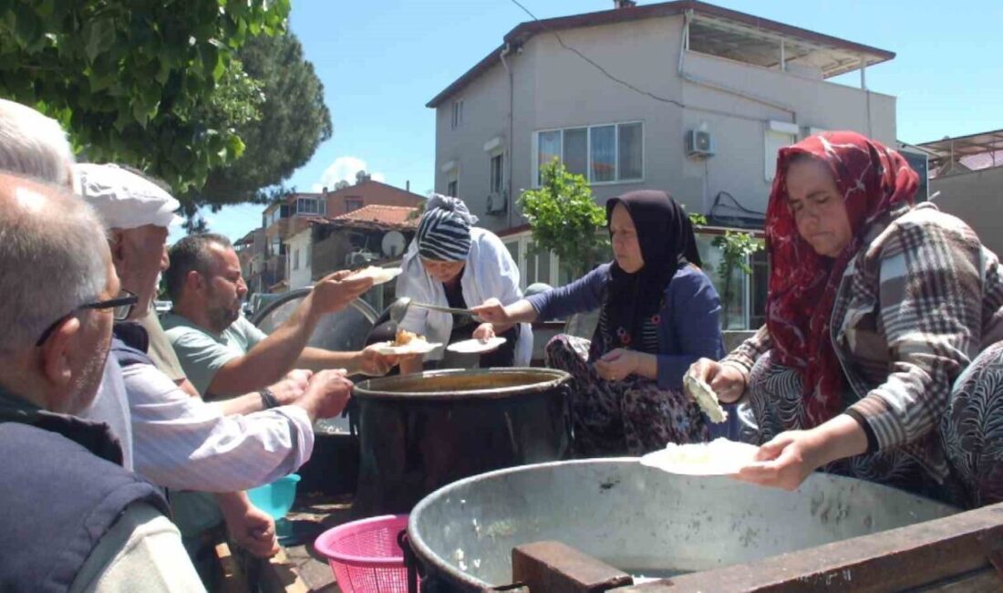 Burhaniye ilçesinde, Cumhuriyet Mahallesinde 30 yıllık geleneksel mahalle hayrı yapıldı.