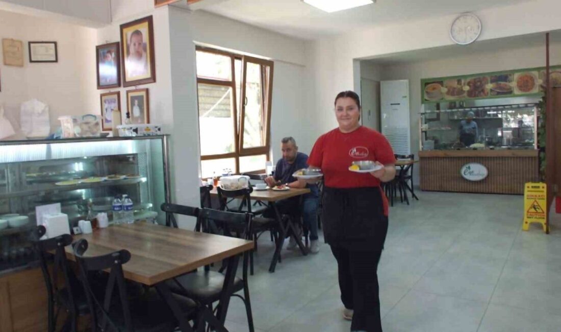 Burhaniye ilçesinde, Sanayi Caddesinde Ege Mutfağı adlı lokantanın işletmecide çalışanları