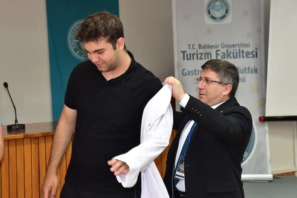 Balıkesir Üniversitesi Turizm Fakültesinde Gastronomi ve Mutfak Sanatları Bölümü öğrencileri