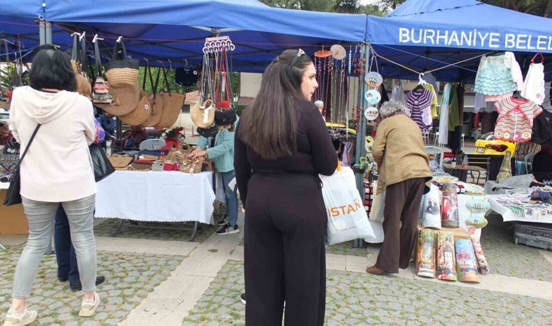 Burhaniye ilçesinde, her hafta pazartesi günleri Hamarat Eller Pazarında satış