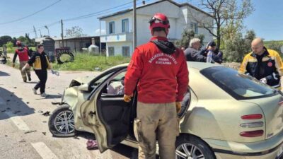 Balıkesir’in Susurluk ilçesinde iki otomobilin çarpışması sonucu meydana gelen trafik