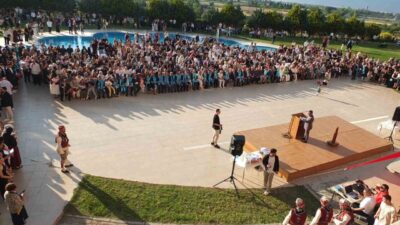 Burhaniye ilçesinde, Uygulamalı Bilimler Fakültesi ilk mezunlarını verdi. Fakülteden mezun