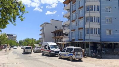 Adıyaman’da, balkona çıkarak atlayacağı iddia edilen şahsı polis ekipleri ikna