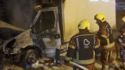 Balıkesir’in Bandırma ilçesinde bir otomobilde çıkan yangın, itfaiye ekiplerinin zamanında