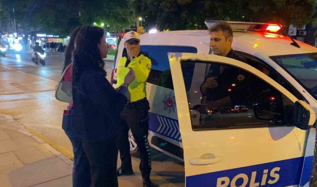 Bursa’nın İnegöl ilçesinde genç kızın örnek davranışı takdir topladı. Bankamatikte