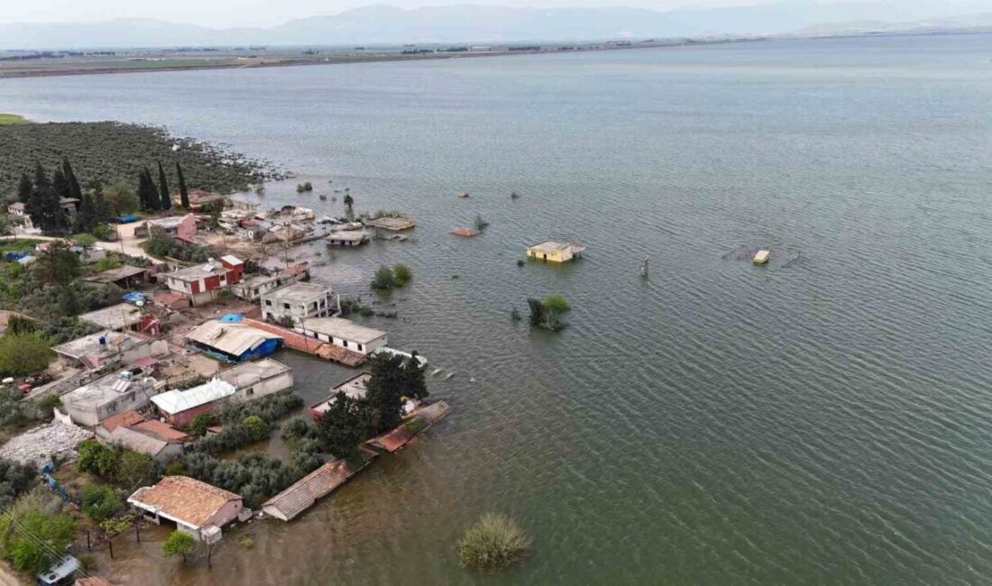 Hatay’da aşırı yağışlarla birlikte debisi artan Reyhanlı Barajı, baraj sınırları