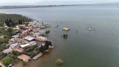 Hatay’da aşırı yağışlarla birlikte debisi artan Reyhanlı Barajı, baraj sınırları