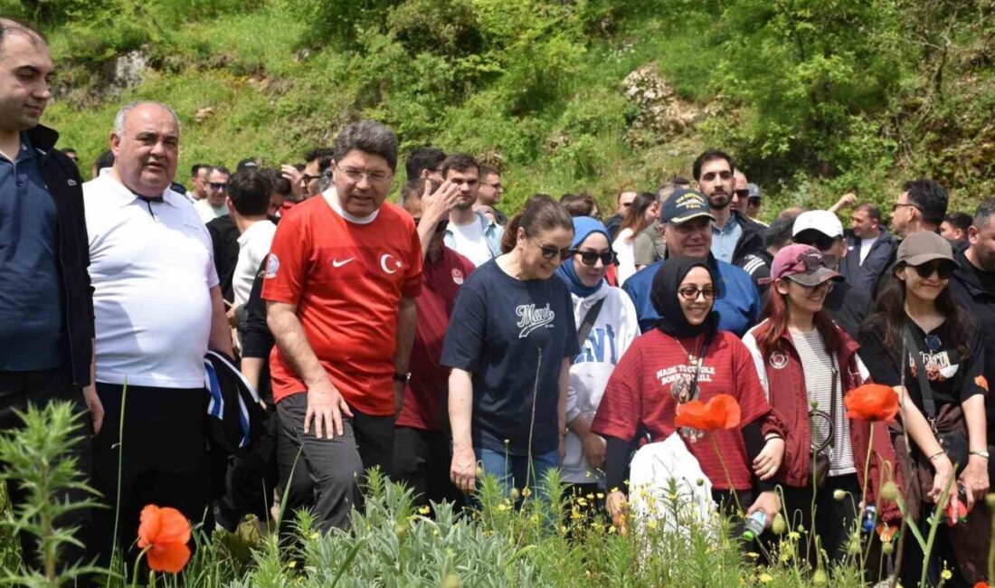 Bartın’da 19 Mayıs Gençlik Haftası kapsamında gençler, Küre Dağları Milli
