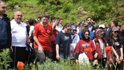 Bartın’da 19 Mayıs Gençlik Haftası kapsamında gençler, Küre Dağları Milli