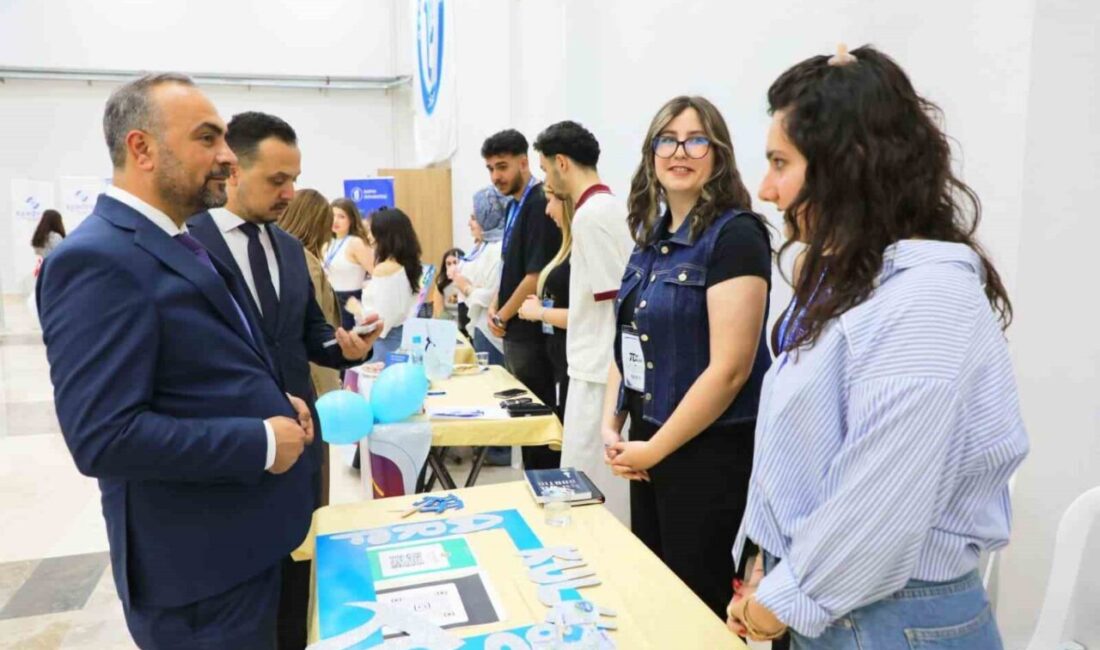 Bartın Üniversitesinde (BARÜ) düzenlenen “Girişimcilik Zirvesi”nde sektör temsilcileri, akademisyenler ve