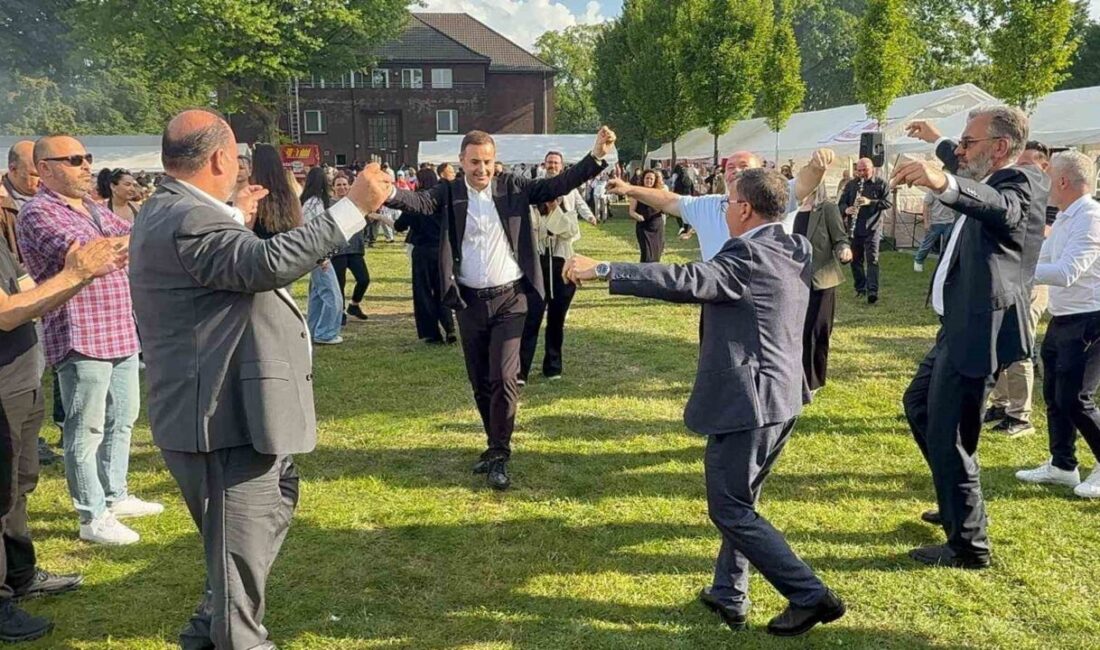 Balıkesir Büyükşehir Belediye Başkanı Ahmet Akın, Almanya’nın Moers şehrinde düzenlenen