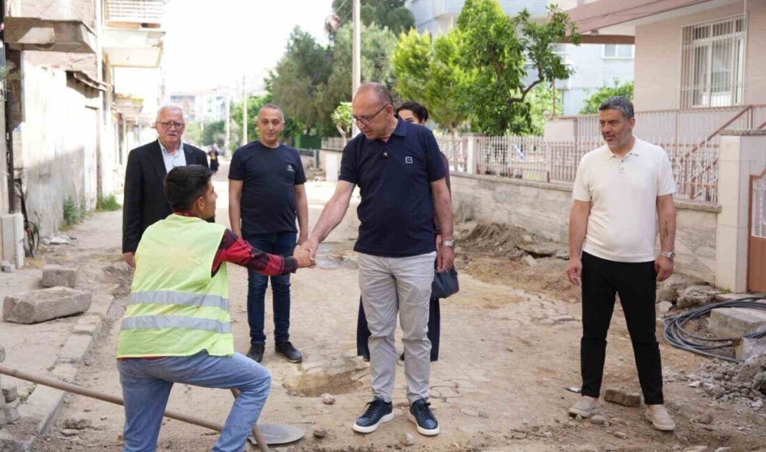 Turgutlu Belediye Başkanı Çetin Akın, ilçede devam eden altyapı çalışmalarını